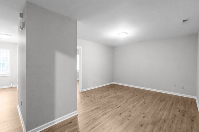 Building Photo - Spacious 2-Story Home with Finished Basement!