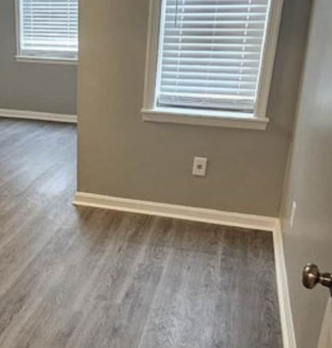 Building Photo - 2040 Linden Ave