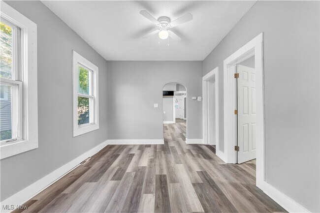 Building Photo - 2115 W 96th St