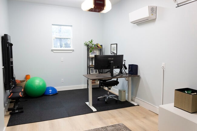 Building Photo - 1409 Singleton Ave