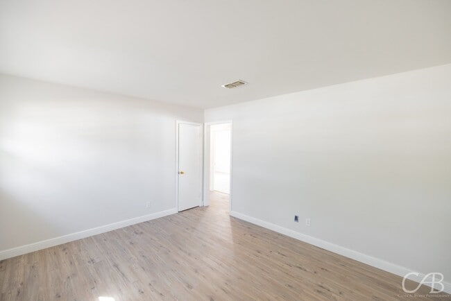 Building Photo - 872 Forrest Ave