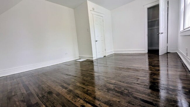 Building Photo - Updated 3-Bedroom | 1.5-Bath | Central AC | In-Unit Laundry – $1,800/month