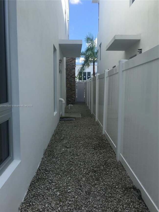 Building Photo - 8258 NW 33rd Terrace