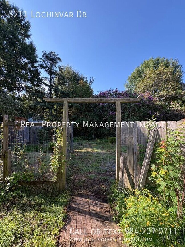 Building Photo - 3211 Lochinvar Dr