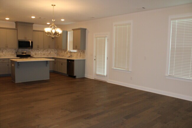 Building Photo - 846 Lillian Pk Dr