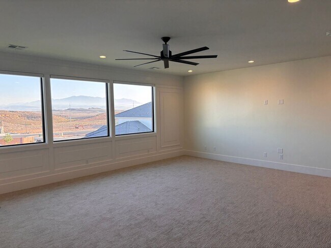 Building Photo - Beautiful 5 bedroom 4 bath in Desert Canyons