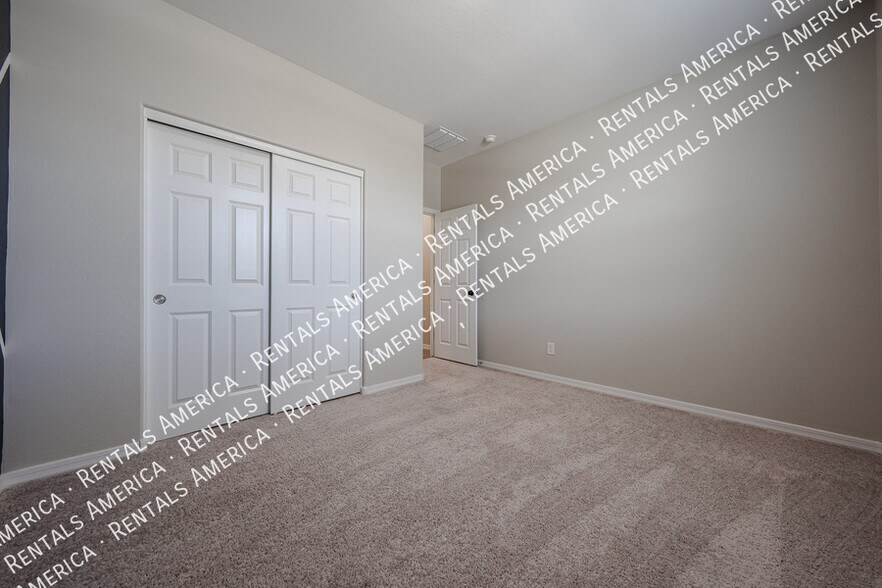 Building Photo - 5612 W Ldg Dr