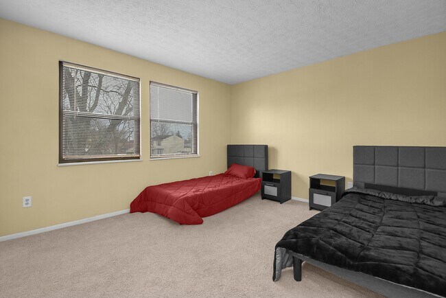 Building Photo - 6590 Bennell Dr