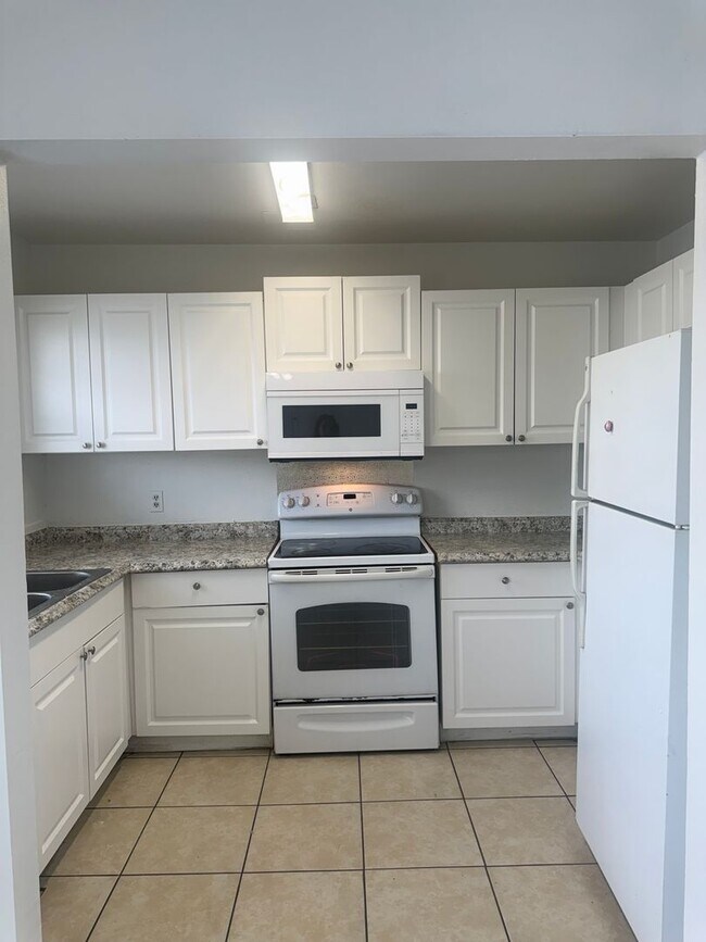 Building Photo - Spacious unit in Essex Park Condo, Kissimmee