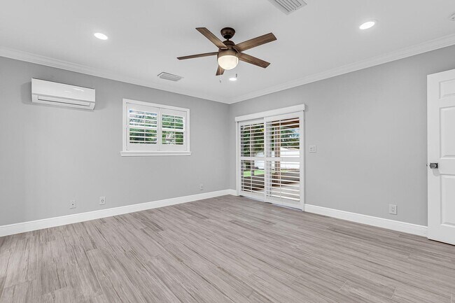 Building Photo - 12831 Shore Dr