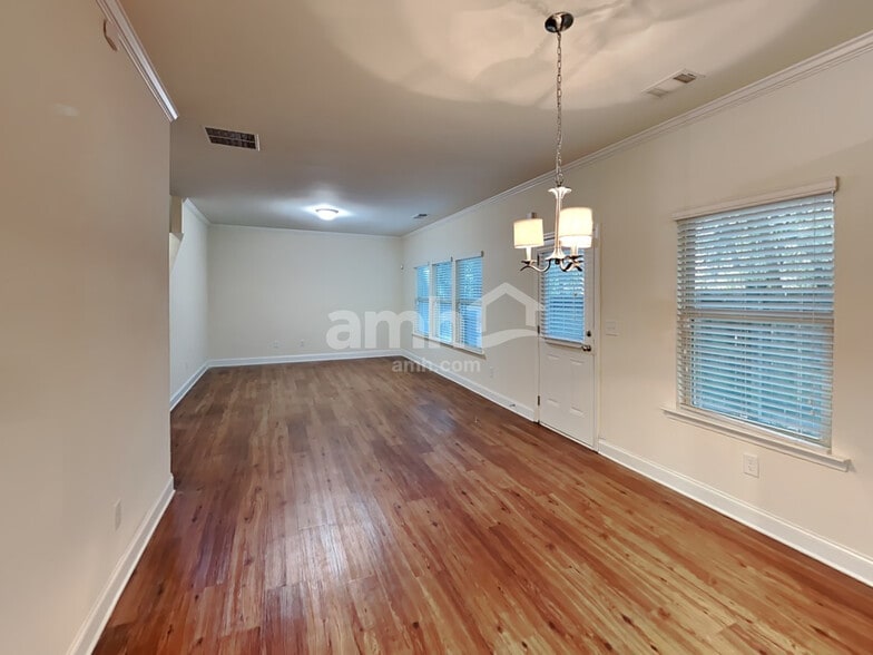 Building Photo - 2515 Beal St