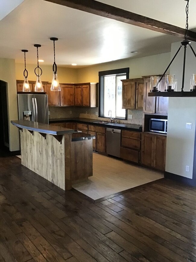 Building Photo - Gorgeous 4 Bedroom Home on Awbrey Butte!