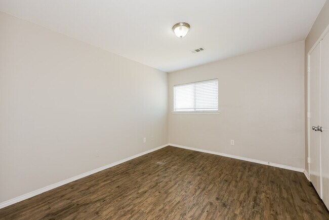 Building Photo - 2133 Pecan Creek Dr