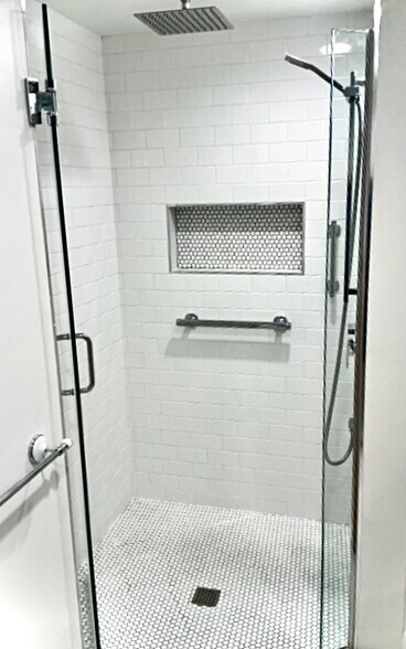 Spa like shower with rainfall showerhead - 45 Elm St