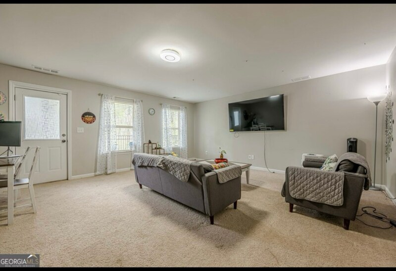 Building Photo - 2705 Maple Park Pl