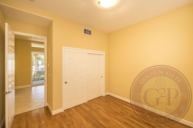 Building Photo - Sunset - 3 BR, 3.5 BA Townhouse 2,225 Sq. ...