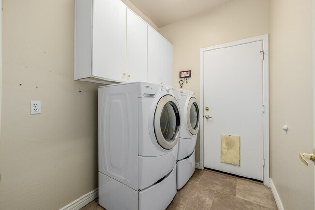 Building Photo - 7740 E Phantom Way