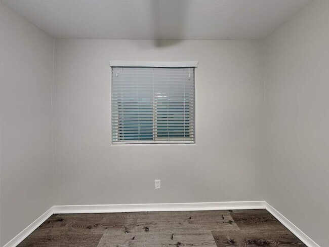 Building Photo - 14221 W Hackamore Dr