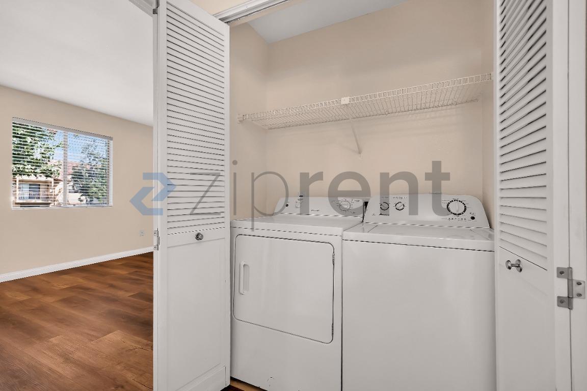 Building Photo - Unit 1008