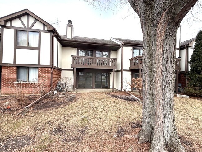 Building Photo - 1221 Sandhurst Ct