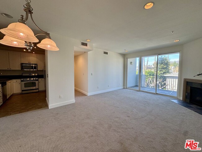 Building Photo - 6038 Carlton Way