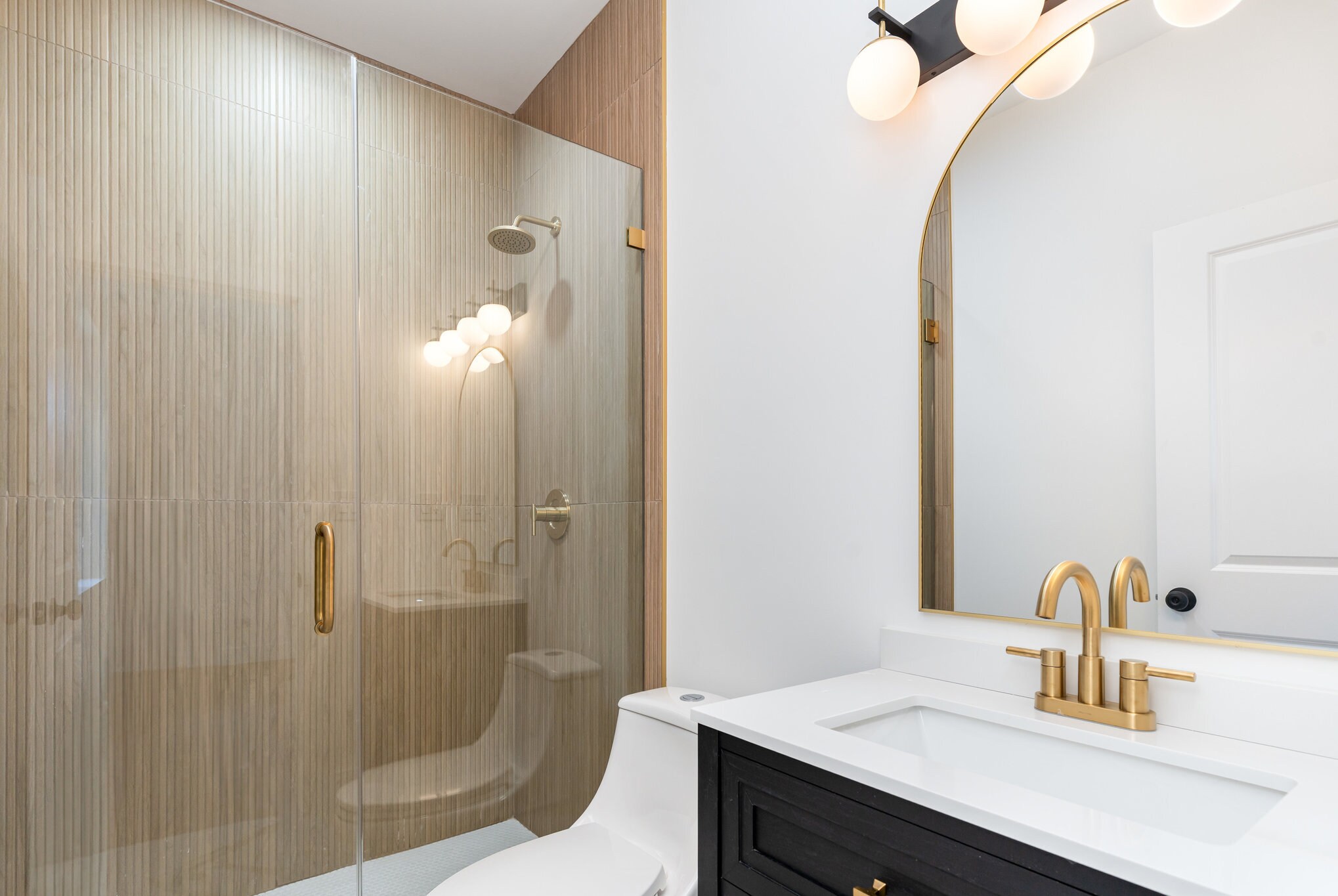 Building Photo - 2132 S Fairfield Ave