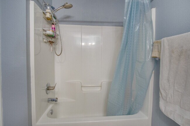 Building Photo - Spacious 3 Bedroom Home Minutes from Downtown Pensacola! Available February 1st