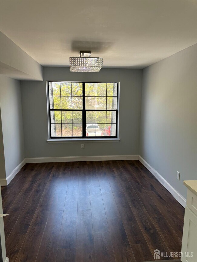 Building Photo - 1008 Hidden Village Dr