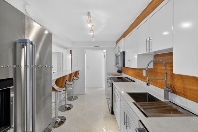 Building Photo - 2401 Collins Ave