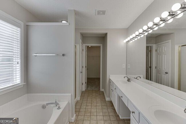 Building Photo - 2421 Elkhorn Ter