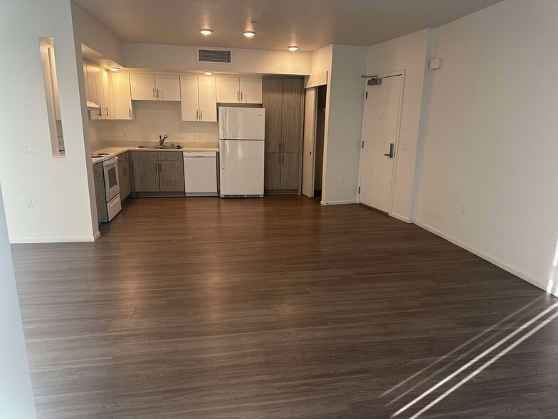Building Photo - Mid-City Family Apts - Affordable Housing