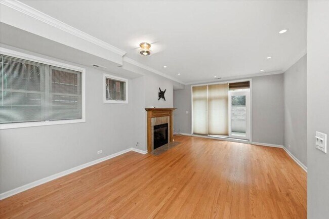 Primary Photo - 2 bedroom in Chicago IL 60657