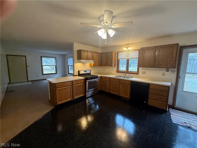 Building Photo - 4044 Mogadore Rd