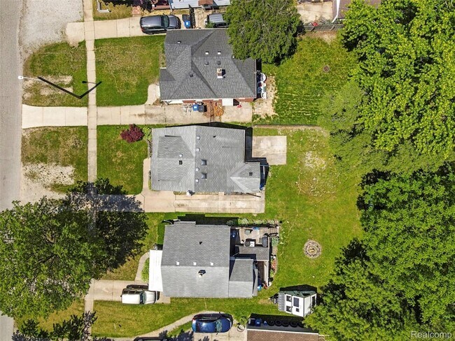Building Photo - 15450 Lola Dr