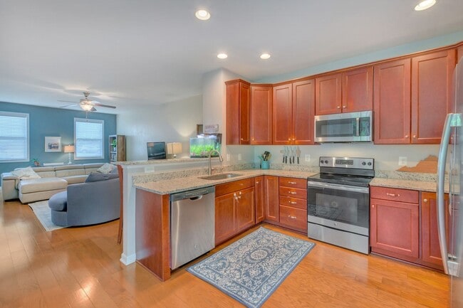 Building Photo - 151 Longwood Dr