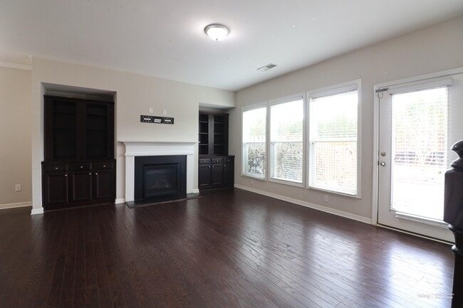 Building Photo - 7150 Post Pk Wy