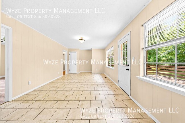 Building Photo - 2213 Cecille Dr SW