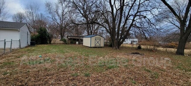 Building Photo - 517-519 S 81 St