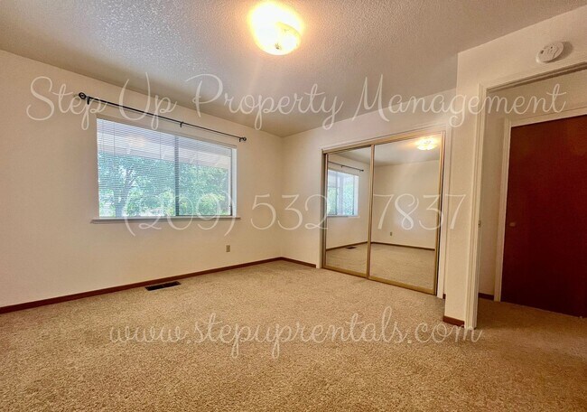 Building Photo - 96 S Norlin St