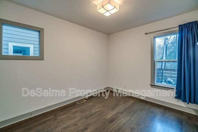 Building Photo - 917B Spain Ave
