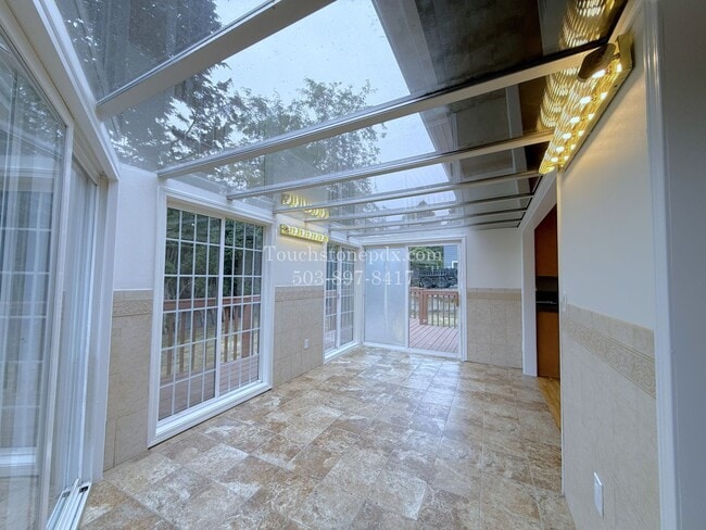 Building Photo - 980 NW Wallula Ave