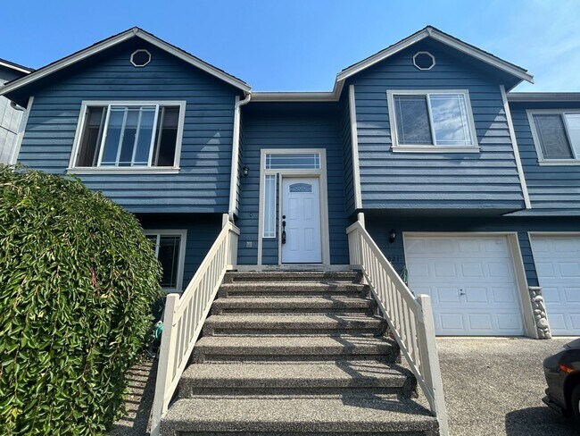 Building Photo - Beautiful 4 bd 3 bath w/ 2-car Garage Home...