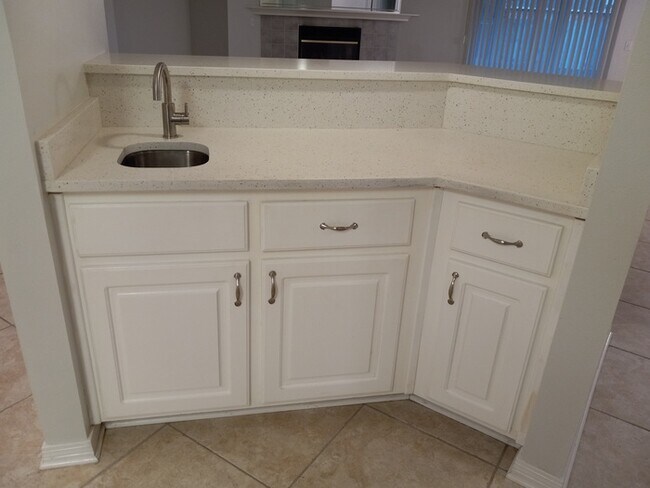 Building Photo - Large 3/2 Family Home that is Conveniently located off Blue Angel PKWY