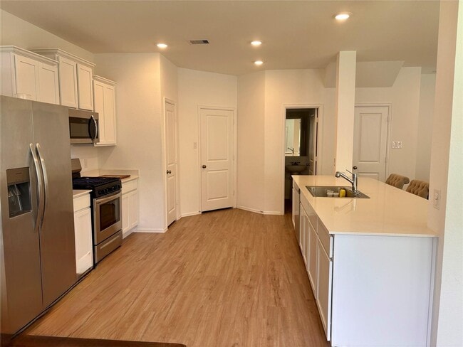 Building Photo - 2031 Iris Hls Ln