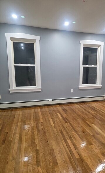 Building Photo - 18 Mascot St