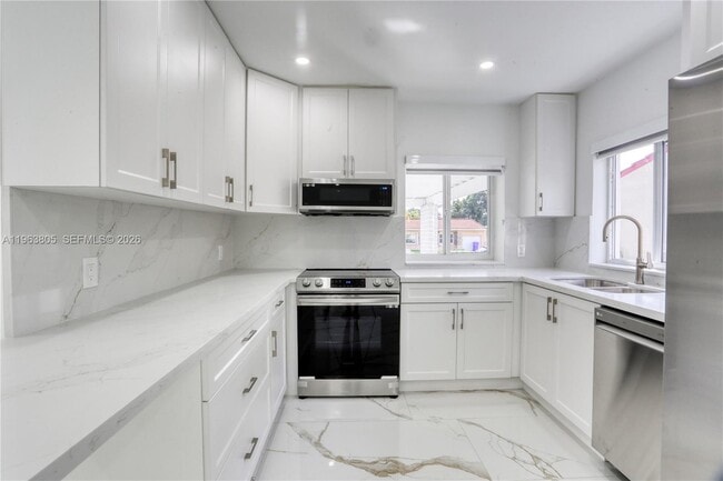 Building Photo - 3305 SW 2nd St