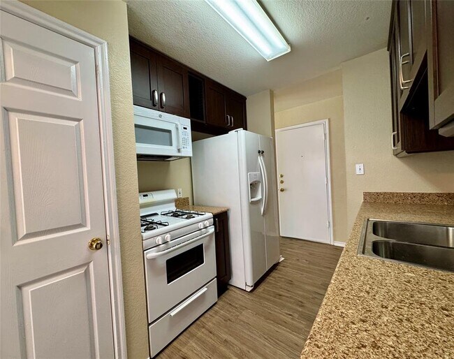 Building Photo - 2415 Wisteria Way