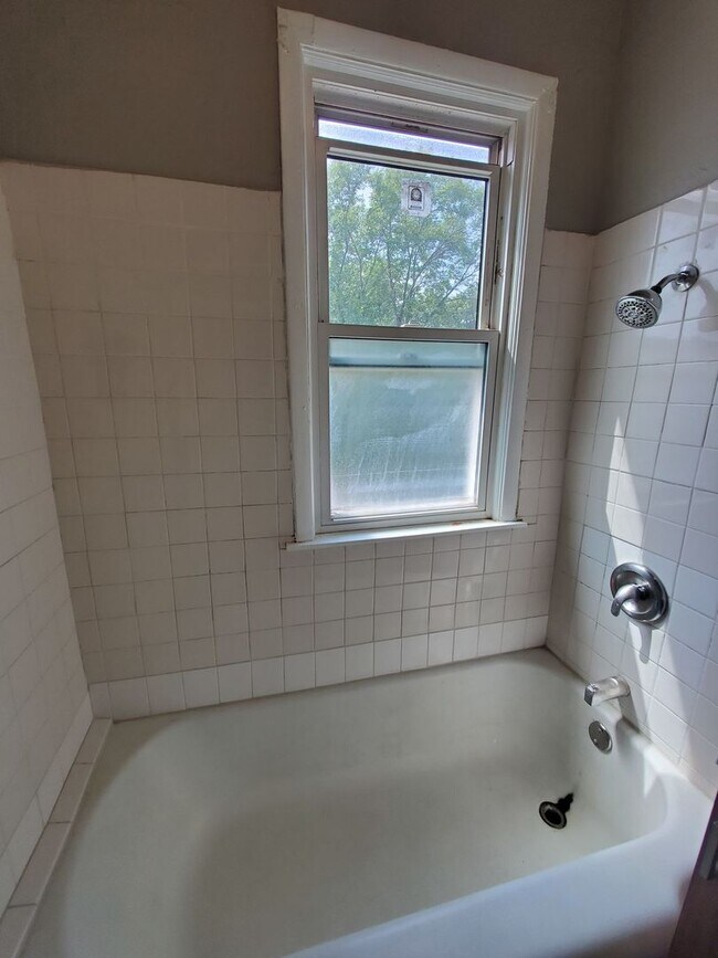 Building Photo - 2201-2203 N 32nd St. (Duplex)(ACE PROPERTY)