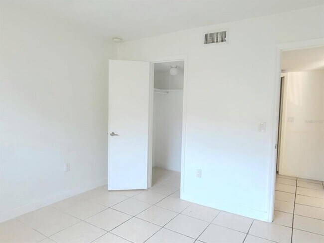 Building Photo - 496 Banyon Tree Cir