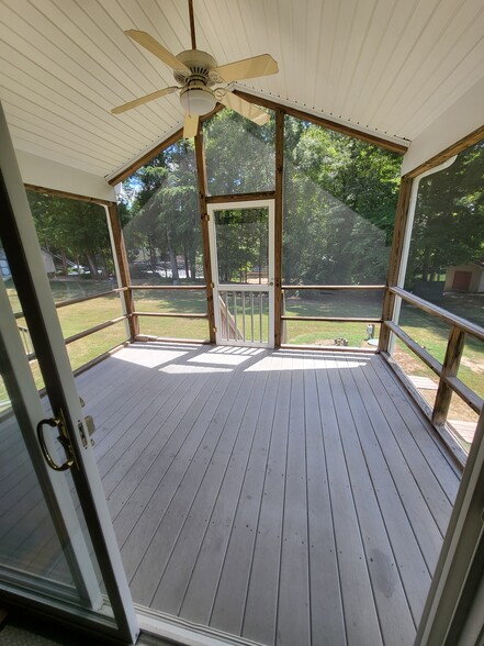 Screened in porch - 7649 Keistlers Store Rd